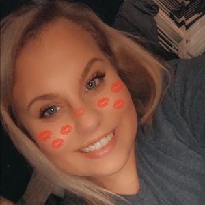 Meet your Posher, Brooke